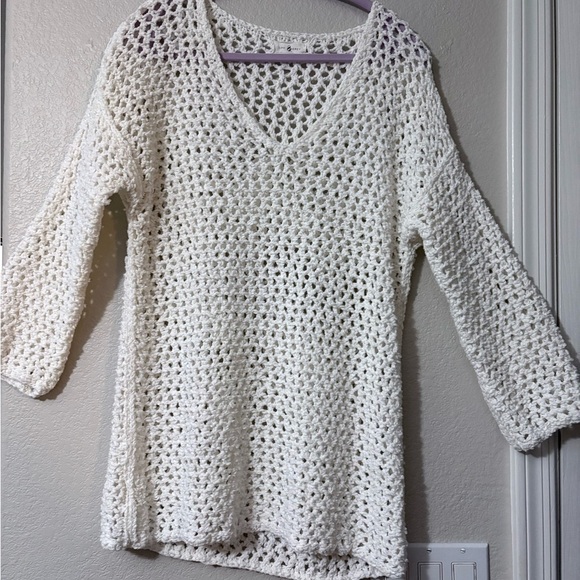 White V-Neck Open Weave Cotton Poly Blend Swim Coverup/Tunic Sweater. - Picture 1 of 12